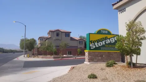 Sign to Towne Storage Cactus