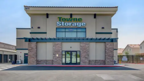 Store front to Towne Storage Charleston